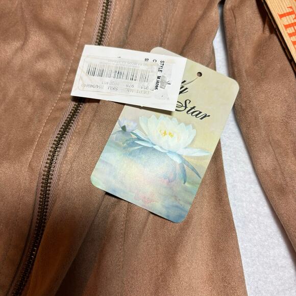 NWT Lily Star Faux Suede Zip Wrap Front Beige Size Medium SOFT - Picture 4 of 9